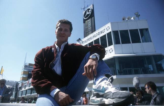 Michael Schumacher (Deutschland Benetton Renault) vor der Boxengasse am Nürburgring Motorsport Herren Formel 1 Weltmeisterschaft 1995, F1, F, WM Einzelbild Nürburgring Nürburg Motorsport Herren Formel 1 Weltmeisterschaft 1995, F1, F, WM Einzelbild Nürburgring Nürburg