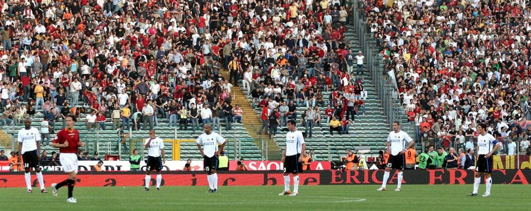 Spieler von Inter Mailand sind gegen den AS Rom nur optisch überlegen -  Fußball Herren Coppa Italia 2006 2007, Italienischer Pokal, Pokalspiel, AS Rom - FC Internazionale Mailand 6:2 Totale Rom Überlegenheit, Fußball Herren Coppa Italia 2006 2007, Italienischer Pokal, Pokalspiel, AS Rom - FC Internazionale Mailand 6:2 Totale Rom Überlegenheit,