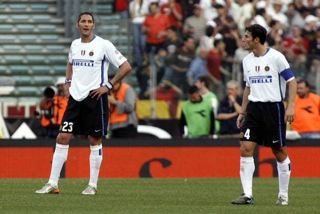 Marco Materazzi (li.) und Javier Zanetti (beide Inter Mailand) enttäuscht - Fußball Herren Coppa Italia 2006 2007, Italienischer Pokal, Pokalspiel, Halbfinale, FC Internazionale Mailand Gruppe Rom Enttäuschung, Nachdenklichkeit, Fußball Herren Coppa Italia 2006 2007, Italienischer Pokal, Pokalspiel, Halbfinale, FC Internazionale Mailand Gruppe Rom Enttäuschung, Nachdenklichkeit,