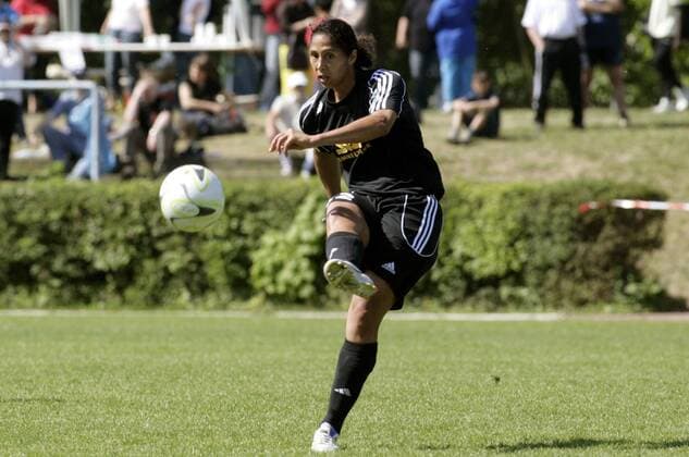 Steffi Jones (FFC Frankfurt) am Ball Fußball 1. BL Damen Saison 2006 2007, Frauen, Frauenfußball, 1. FFC Frankfurt Einzelbild Frankfurt M. Fußball 1. BL Damen Saison 2006 2007, Frauen, Frauenfußball, 1. FFC Frankfurt Einzelbild Frankfurt M.