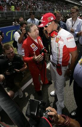 Michael Schumacher (Deutschland, re.) als Besucher bei Geschäftsführer Jean Todt (Frankreich Ferrari) am Rande des Großen Preises von Spanien Motorsport Grand Prix Herren Großer Preis von Spanien 2007, Formel 1 Weltmeisterschaft, F1, F, GP, WM Gruppe o0 Circuit de Catalunya Barcelona Motorsport Grand Prix Herren Großer Preis von Spanien 2007, Formel 1 Weltmeisterschaft, F1, F, GP, WM Gruppe o0 Circuit de Catalunya Barcelona