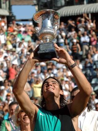 Rafael Nadal (Spanien) - Sieger der Internazionali BNL d Italia 2007 mit dem Pokal - Tennis Herren Internazionali BNL d Italia 2007, ATP Master Series, Tour, dItalia, Finale Endspiel, Vdig Einzelbild Rom Freude, Begeisterung, Tennis Herren Internazionali BNL d Italia 2007, ATP Master Series, Tour, dItalia, Finale Endspiel, Vdig Einzelbild Rom Freude, Begeisterung,