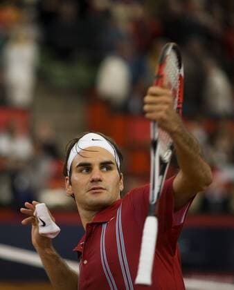 Roger Federer (Schweiz) wirft sein Schweißband ins Publikum Tennis Herren Masters Series Hamburg 2007, ATP Tour Porträt Am Hamburger Rothenbaum Hamburg Tennis Herren Masters Series Hamburg 2007, ATP Tour Porträt Am Hamburger Rothenbaum Hamburg