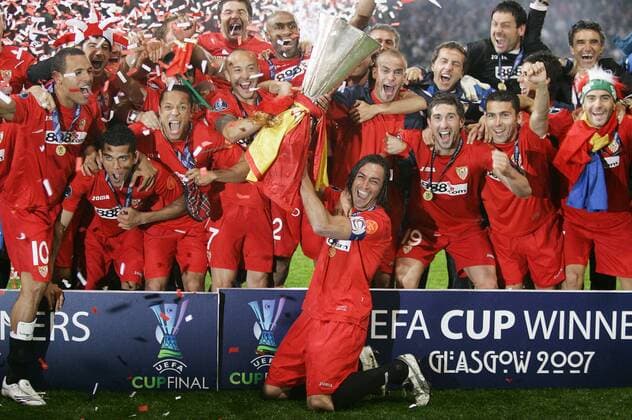 FC Sevilla - UEFA Cup Sieger 2006 2007 vorn Javi Navarro - Fußball EC 3 Herren UEFA Cup 2006 2007, Pokal, Europapokal, Finale, Endspiel, FC Sevilla Totale Emotionen Glasgow Begeisterung, Freude, Fußball EC 3 Herren UEFA Cup 2006 2007, Pokal, Europapokal, Finale, Endspiel, FC Sevilla Totale Emotionen Glasgow Begeisterung, Freude,