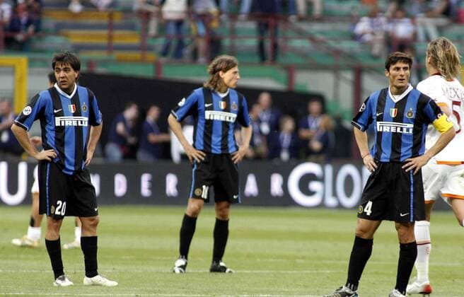Alvaro Recoba (li.), Javier Zanetti (2.v.re.) und Crespo (alle Inter Mailand) enttäuscht - Fußball Herren Coppa Italia 2006 2007, Italienischer Pokal, Pokalspiel, Endspiel, Finale, Vdig Gruppe Mailand Enttäuschung, Fußball Herren Coppa Italia 2006 2007, Italienischer Pokal, Pokalspiel, Endspiel, Finale, Vdig Gruppe Mailand Enttäuschung,