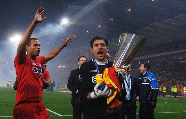Torwart Andres Palop (re.) und Luis Fabiano (beide FC Sevilla) - UEFA Pokal Sieger 2006 2007 - Fußball EC 3 Herren UEFA Cup 2006 2007, Pokal, Europapokal, Finale, Endspiel, FC Sevilla Gruppe Glasgow Freude, Fußball EC 3 Herren UEFA Cup 2006 2007, Pokal, Europapokal, Finale, Endspiel, FC Sevilla Gruppe Glasgow Freude,