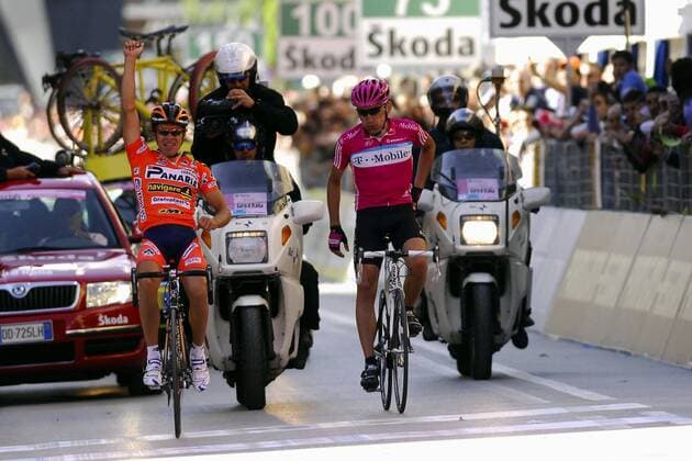 Luis Felipe Laverde Jimenez (Kolumbien Ceramica Panaria Navigare, li.) gewinnt die 6. Etappe des Giro dItalia 2007 vor Marco Pinotti (Italien T Mobile) - Radsport Herren 90. Giro dItalia, d Italia, ProTour, Straßenradsport, Straße, Rad Gruppe 6. Etappe: Tivoli - Spoleto Radsport Herren 90. Giro dItalia, d Italia, ProTour, Straßenradsport, Straße, Rad Gruppe 6. Etappe: Tivoli - Spoleto
