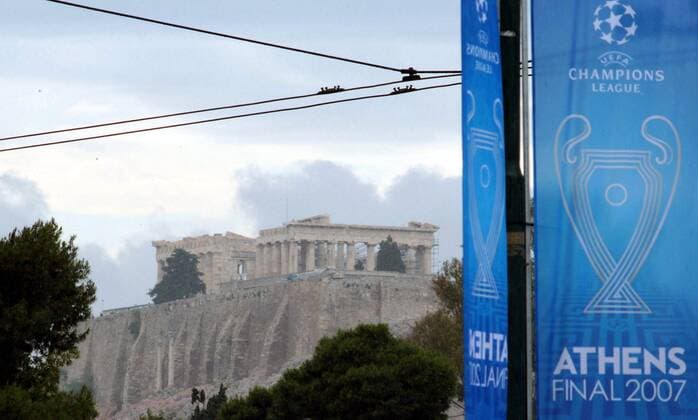 UEFA Champions League Werbebanner in Athen, dem Austragungsort des Finals 2007, hi. die Akropolis Fußball EC 1 Herren Vorschau Champions League Finale 2006 2007, Endspiel Totale Athen Fußball EC 1 Herren Vorschau Champions League Finale 2006 2007, Endspiel Totale Athen