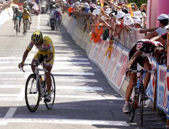 Andy Schleck (Luxemburg CSC, re.) und Gilberto Simoni (Italien Saunier Duval Prodir) kommen völlig erschöpft ins Ziel - Radsport Herren Giro d Italia 2007, dItalia, ProTour, Straßenradsport, Straße, Rad Gruppe Signora Della Guardia 10. Etappe: Lido di Camaiore - Santuario Nostra Erschöpfung, Radsport Herren Giro d Italia 2007, dItalia, ProTour, Straßenradsport, Straße, Rad Gruppe Signora Della Guardia 10. Etappe: Lido di Camaiore - Santuario Nostra Erschöpfung,