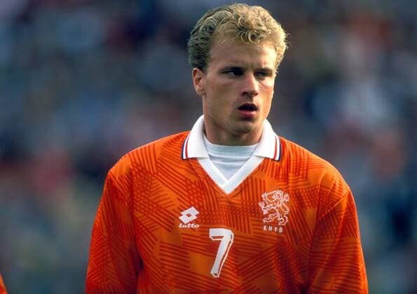 Dennis Bergkamp (Niederlande) - Nationalhymne Fußball Länderspiel Herren EM 1992, Nationalmannschaft, Nationaltrikot, Vdia Porträt Halbfinale Göteborg Fußball Länderspiel Herren EM 1992, Nationalmannschaft, Nationaltrikot, Vdia Porträt Halbfinale Göteborg
