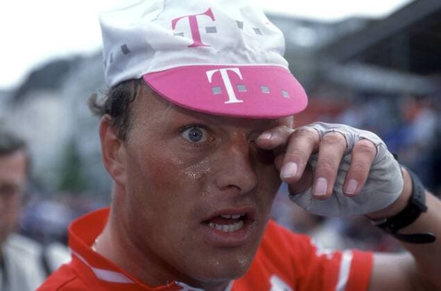 Bjarne Riis (Dänemark Team Telekom) erschöpft Radsport Herren Tour de France 1996, Straßenradsport, Straße, Rad Porträt 15.Etappe: Brive la Gaillarde - Villeneuve sur Lot Erschöpfung, Radsport Herren Tour de France 1996, Straßenradsport, Straße, Rad Porträt 15.Etappe: Brive la Gaillarde - Villeneuve sur Lot Erschöpfung,