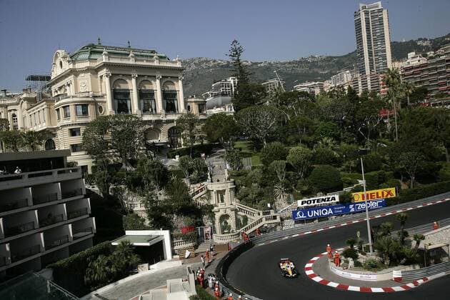 Giancarlo Fisichella (Italien Renault) in seinem Boliden in der Loews Kurve Motorsport Grand Prix Herren Großer Preis von Monaco 2007, Formel 1 Weltmeisterschaft, F1, F, GP, WM, Freies Training Totale Circuit de Monaco Monte Carlo Motorsport Grand Prix Herren Großer Preis von Monaco 2007, Formel 1 Weltmeisterschaft, F1, F, GP, WM, Freies Training Totale Circuit de Monaco Monte Carlo