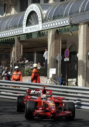 Felipe Massa (Brasilien Ferrari) mit seinem Boliden in der Mirabeau Kurve vor der Galerie Metropole Motorsport Grand Prix Herren Großer Preis von Monaco 2007, Formel 1 Weltmeisterschaft, F1, F, GP, WM, Freies Training Einzelbild Monte Carlo Motorsport Grand Prix Herren Großer Preis von Monaco 2007, Formel 1 Weltmeisterschaft, F1, F, GP, WM, Freies Training Einzelbild Monte Carlo