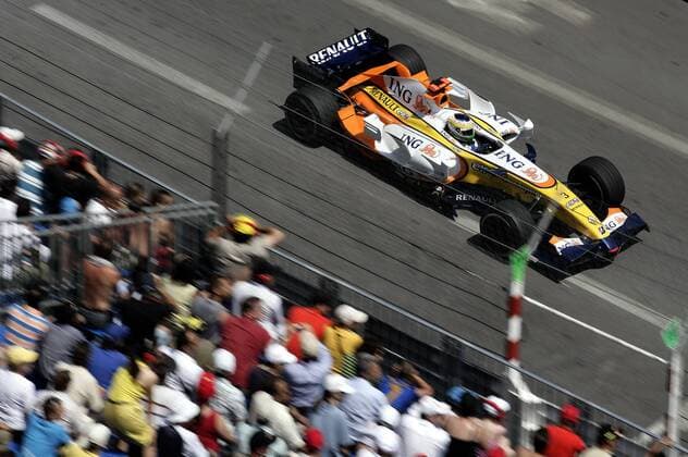 Giancarlo Fisichella (Italien Renault) in seinem Boliden Motorsport Grand Prix Herren Großer Preis von Monaco 2007, Formel 1 Weltmeisterschaft, F1, F, GP, WM, Freies Training Einzelbild Monte Carlo Dynamik, Motorsport Grand Prix Herren Großer Preis von Monaco 2007, Formel 1 Weltmeisterschaft, F1, F, GP, WM, Freies Training Einzelbild Monte Carlo Dynamik,