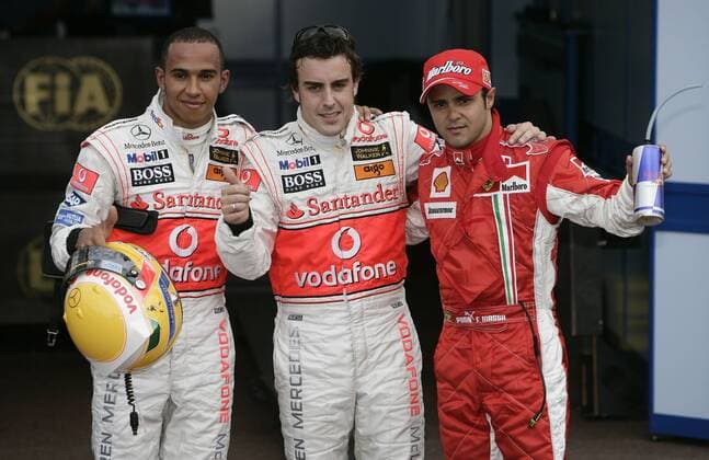 Fernando Alonso (Spanien, Mitte) gewinnt das Qualifying beim GP von Monaco 2007 vor Lewis Hamilton (England beide McLaren Mercedes, li.) und Felipe Massa (Brasilien Ferrari) Motorsport Grand Prix Herren Großer Preis von Monaco 2007, Formel 1 Weltmeisterschaft, F1, F, GP, WM, Qualifying Gruppe Monte Carlo Freude, Motorsport Grand Prix Herren Großer Preis von Monaco 2007, Formel 1 Weltmeisterschaft, F1, F, GP, WM, Qualifying Gruppe Monte Carlo Freude,