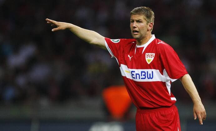 Thomas Hitzlsperger (Stuttgart) gibt Anweisungen Fußball 1. BL Herren DFB Pokal 2006 2007, Finale, Endspiel, Pokalendspiel, Pokalfinale, VfB Stuttgart Einzelbild Berlin Enttäuschung, Fußball 1. BL Herren DFB Pokal 2006 2007, Finale, Endspiel, Pokalendspiel, Pokalfinale, VfB Stuttgart Einzelbild Berlin Enttäuschung,