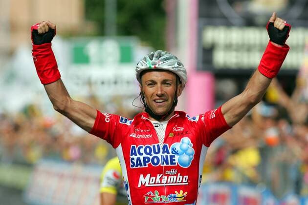 Stefano Garzelli (Italien Acqua e Sapone) gewinnt die 14. Etappe des Giro d Italia 2007 von Cantu nach Bergamo - Radsport Herren Giro d Italia 2007, dItalia, ProTour, Straßenradsport, Straße, Rad Einzelbild 14. Etappe: Cantu - Bergamo Freude, Radsport Herren Giro d Italia 2007, dItalia, ProTour, Straßenradsport, Straße, Rad Einzelbild 14. Etappe: Cantu - Bergamo Freude,