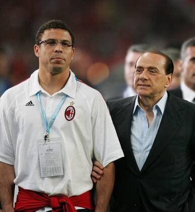 Ronaldo (li.) und Präsident Silvio Berlusconi (beide AC Mailand) -  Fußball EC 1 Herren Champions League 2006 2007, AC Mailand, Milan, Finale, Endspiel Gruppe Athen Fußball EC 1 Herren Champions League 2006 2007, AC Mailand, Milan, Finale, Endspiel Gruppe Athen