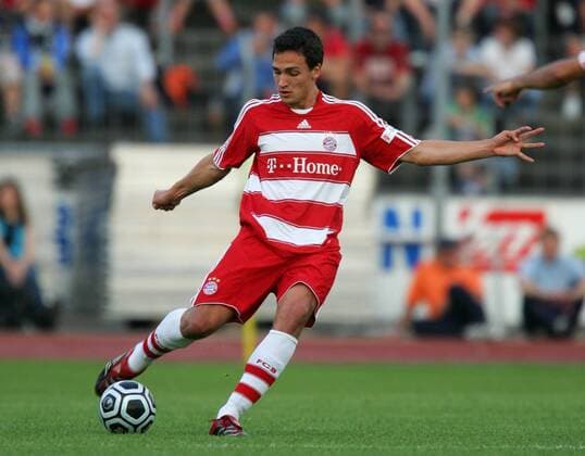 Mats Hummels (Bayern) am Ball Fußball Herren Test 2007, Testspiel, Freundschaftsspiel, FC Bayern München o0 2008 Einzelbild Ulm Dynamik, Fußball Herren Test 2007, Testspiel, Freundschaftsspiel, FC Bayern München o0 2008 Einzelbild Ulm Dynamik,
