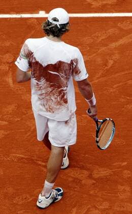 Igor Andreev (Russland) verschmutzt -  (PAR20070529723) Tennis Herren French Open 2007, ATP Tour, Grand Slam, Einzelbild Roland Garros Paris Tennis Herren French Open 2007, ATP Tour, Grand Slam, Einzelbild Roland Garros Paris