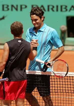 Roger Federer (Schweiz, re.) empfängt die Glückwünsche von Michael Russell (USA) -  (PAR20070529302) Tennis Herren French Open 2007, ATP Tour, Grand Slam, Gruppe Roland Garros Paris Tennis Herren French Open 2007, ATP Tour, Grand Slam, Gruppe Roland Garros Paris
