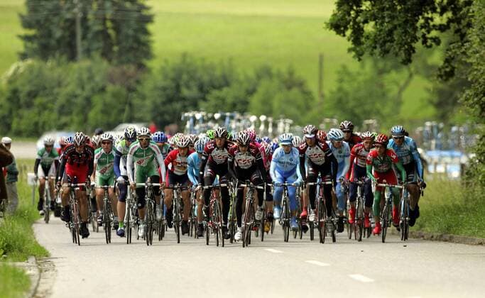 Teilnehmerfeld der Bayern Rundfahrt 2007 Radsport Herren Bayern Rundfahrt 2007, Bayernrundfahrt, Straßenradsport, Straße, Rad Totale 1. Etappe: Garmisch Partenkirchen - Gundelfingen Radsport Herren Bayern Rundfahrt 2007, Bayernrundfahrt, Straßenradsport, Straße, Rad Totale 1. Etappe: Garmisch Partenkirchen - Gundelfingen