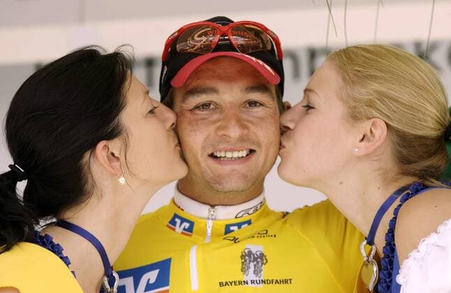 Andre Schulze (Deutschland Wiesenhof Felt) freut sich über die Gesamtführung nach der ersten Etappe bei der Bayern Rundfahrt 2007 Radsport Herren Bayern Rundfahrt 2007, Bayernrundfahrt, Straßenradsport, Straße, Rad Gruppe 1. Etappe: Garmisch Partenkirchen - Gundelfingen Freude, Radsport Herren Bayern Rundfahrt 2007, Bayernrundfahrt, Straßenradsport, Straße, Rad Gruppe 1. Etappe: Garmisch Partenkirchen - Gundelfingen Freude,