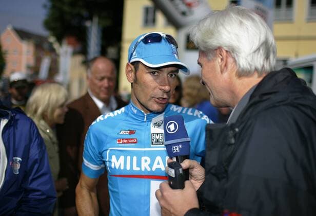 Erik Zabel (Deutschland Milram) im ARD Interview Radsport Herren Bayern Rundfahrt 2007, Bayernrundfahrt, Straßenradsport, Straße, Rad Gruppe 2. Etappe: Gundelfingen - Eichstätt Radsport Herren Bayern Rundfahrt 2007, Bayernrundfahrt, Straßenradsport, Straße, Rad Gruppe 2. Etappe: Gundelfingen - Eichstätt