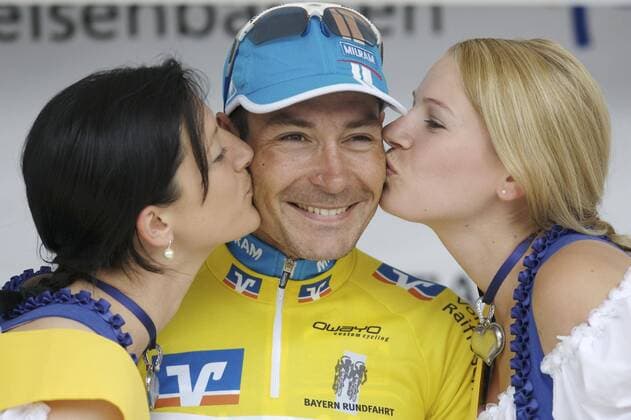 Erik Zabel (Deutschland Milram) gewinnt die 2.Etappe der Bayernrundfahrt 2007 und übernimmt das gelbe Trikot des Gesamtführenden Radsport Herren Bayern Rundfahrt 2007; Bayernrundfahrt, Straßenradsport, Straße, Rad Gruppe 2. Etappe: Gundelfingen - Eichstätt Freude, Radsport Herren Bayern Rundfahrt 2007; Bayernrundfahrt, Straßenradsport, Straße, Rad Gruppe 2. Etappe: Gundelfingen - Eichstätt Freude,