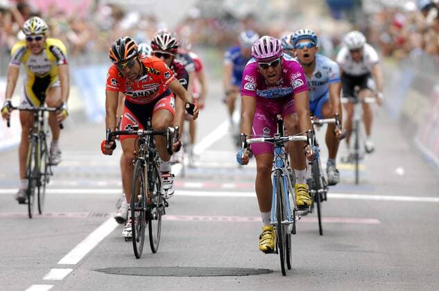 Alessandro Petacchi (Italien Milram, re.) gewinnt die 18. Etappe des Giro d Italia 2007 vor Ariel Maximiliano Richeze (Argentinien Ceramica Panaria Navigare) - Radsport Herren Giro d Italia 2007, dItalia, ProTour, Straßenradsport, Straße, Rad Gruppe 18. Etappe: Udine - Riese Pio Erschöpfung, Radsport Herren Giro d Italia 2007, dItalia, ProTour, Straßenradsport, Straße, Rad Gruppe 18. Etappe: Udine - Riese Pio Erschöpfung,