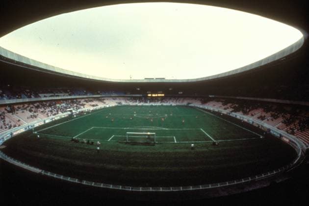 Innenansicht des Prinzenparkstadions in Paris Fußball Herren Vorschau EM 1984, Austragungsstätte, Wettkampfstätte, Spielort Totale Parc de Princes, Prinzenpark, Prinzenparkstadion Paris Weite, Fußball Herren Vorschau EM 1984, Austragungsstätte, Wettkampfstätte, Spielort Totale Parc de Princes, Prinzenpark, Prinzenparkstadion Paris Weite,