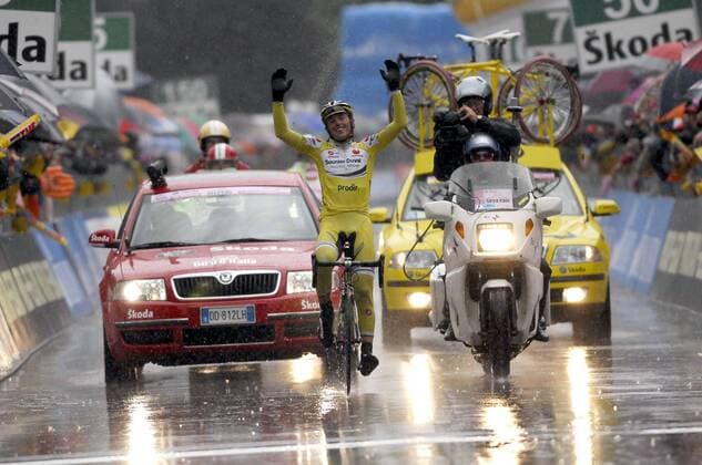 Iban Mayo (Spanien Saunier Duval Prodir) gewinnt die 19. Etappe des Giro d Italia 2007 im strömenden Regen - Radsport Herren Giro d Italia 2007, dItalia, ProTour, Straßenradsport, Straße, Rad, Totale 19. Etappe: Treviso - Comano Terme Freude Radsport Herren Giro d Italia 2007, dItalia, ProTour, Straßenradsport, Straße, Rad, Totale 19. Etappe: Treviso - Comano Terme Freude