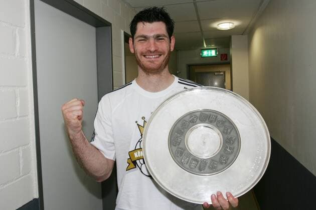 Torwart Henning Fritz (Kiel) präsentiert die Meisterschale Handball 1. BL Herren Saison 2006 2007, THW Kiel, Deutscher Meister, Deutsche Meisterschaft, Meisterfeier, Feier, feiern Einzelbild Kiel Freude, Handball 1. BL Herren Saison 2006 2007, THW Kiel, Deutscher Meister, Deutsche Meisterschaft, Meisterfeier, Feier, feiern Einzelbild Kiel Freude,