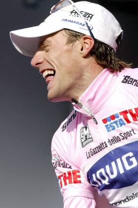 Danilo di Luca (Italien Liquigas) im rosa Trikot des Gesamtführenden bei der Siegerehrung zur 20. Etappe des Giro d Italia 2007 - Radsport Herren Giro d Italia 2007, dItalia, ProTour, Straßenradsport, Straße, Rad, Zeitfahren, Einzelzeitfahren Einzelbild 20. Etappe: Bardolino - Verona Freude, Radsport Herren Giro d Italia 2007, dItalia, ProTour, Straßenradsport, Straße, Rad, Zeitfahren, Einzelzeitfahren Einzelbild 20. Etappe: Bardolino - Verona Freude,