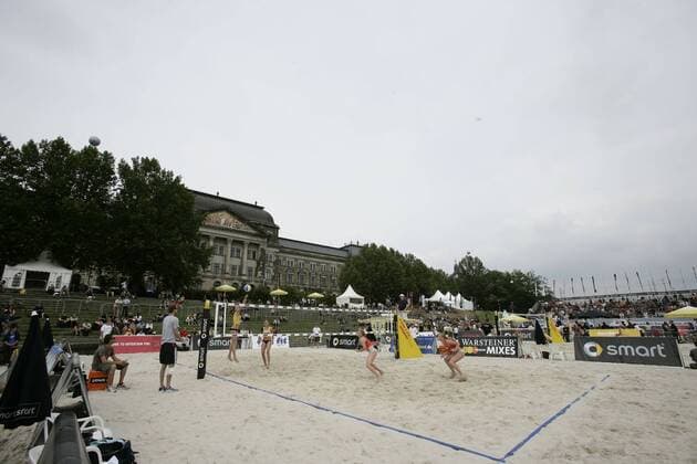Die Smart Beach Tour 2007 macht Station am Dresdener Elbufer Beachvolleyball Damen Smart Beach Tour Dresden 2007 Totale Dresden Beachvolleyball Damen Smart Beach Tour Dresden 2007 Totale Dresden