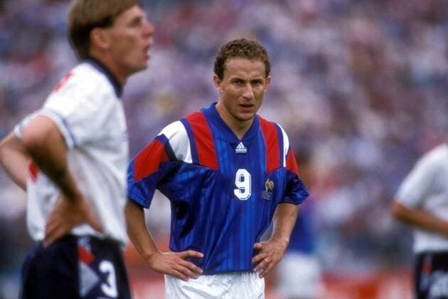 Jean Pierre Papin (Frankreich, re.) skeptisch, daneben S. Pearce (England) Fußball Länderspiel Herren EM 1992, Nationalmannschaft, Nationaltrikot, Gruppe A, England - Frankreich 0:0 Gruppe Malmö Skepsis, Fußball Länderspiel Herren EM 1992, Nationalmannschaft, Nationaltrikot, Gruppe A, England - Frankreich 0:0 Gruppe Malmö Skepsis,