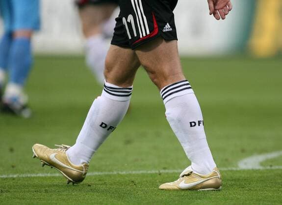Miroslav Klose (Deutschland) in goldenen Nike Air Legend FG Fußballschuhen unterwegs Fußball Länderspiel Herren EM Qualifikation 2007, Nationalmannschaft, Deutschland, Vdig Einzelbild Nürnberg Fußball Länderspiel Herren EM Qualifikation 2007, Nationalmannschaft, Deutschland, Vdig Einzelbild Nürnberg