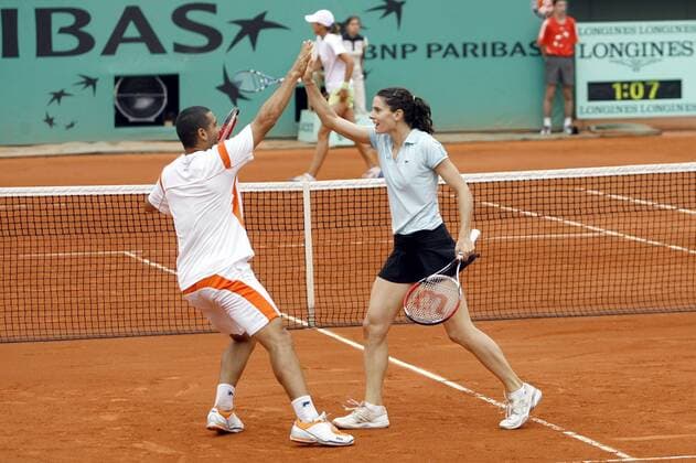 Nathalie Dechy (Frankreich) und Andy Ram (Israel) gewinnen die French Open 2007 im Mixed - Tennis French Open 2007, Grand Slam, WTA, ATP Tour, Finale, Endspiel Gruppe Roland Garros Paris Freude, Tennis French Open 2007, Grand Slam, WTA, ATP Tour, Finale, Endspiel Gruppe Roland Garros Paris Freude,