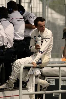 Robert Kubica (Polen BMW Sauber) erfrischt sich Motorsport Grand Prix Herren Großer Preis von Kanada 2007, Formel 1 Weltmeisterschaft, F1, F, GP, WM, Freies Training Einzelbild Montreal Motorsport Grand Prix Herren Großer Preis von Kanada 2007, Formel 1 Weltmeisterschaft, F1, F, GP, WM, Freies Training Einzelbild Montreal