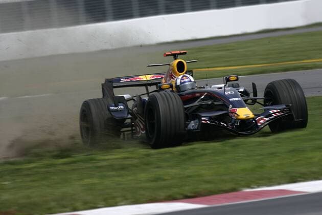 David Coulthard (Schottland Red Bull) mit seinem Boliden auf Abwegen Motorsport Grand Prix Herren Großer Preis von Kanada 2007, Formel 1 Weltmeisterschaft, F1, F, GP, WM, Einzelbild Montreal Motorsport Grand Prix Herren Großer Preis von Kanada 2007, Formel 1 Weltmeisterschaft, F1, F, GP, WM, Einzelbild Montreal