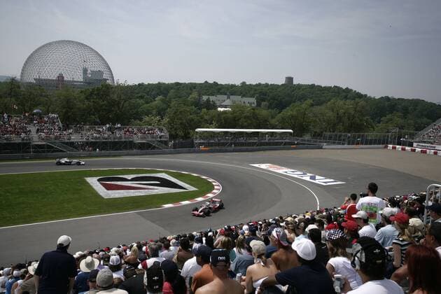 Fernando Alonso (Spanien McLaren Mercedes) in seinem Boliden in der Casinokurve Motorsport Grand Prix Herren Großer Preis von Kanada 2007, Formel 1 Weltmeisterschaft, F1, F, GP, WM Totale Montreal Motorsport Grand Prix Herren Großer Preis von Kanada 2007, Formel 1 Weltmeisterschaft, F1, F, GP, WM Totale Montreal