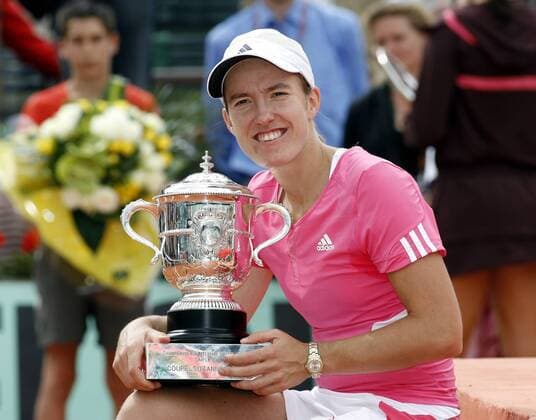 Justine Henin (Belgien) gewinnt die French Open 2007 und präsentiert stolz die Trophäe Tennis Damen French Open 2007, Grand Slam, WTA Tour, Finale, Endspiel Einzelbild Roland Garros Paris Freude, Tennis Damen French Open 2007, Grand Slam, WTA Tour, Finale, Endspiel Einzelbild Roland Garros Paris Freude,