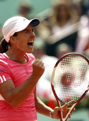 Justine Henin (Belgien) - Siegerin der French Open 2007 Tennis Damen French Open 2007, Grand Slam, WTA Tour, Finale, Endspiel Einzelbild Roland Garros Paris Freude, Begeisterung, Tennis Damen French Open 2007, Grand Slam, WTA Tour, Finale, Endspiel Einzelbild Roland Garros Paris Freude, Begeisterung,