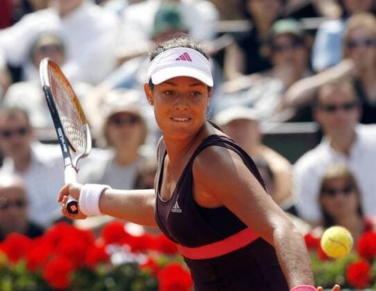 Ana Ivanovic (Serbien) fixiert den Ball Tennis Damen French Open 2007, Grand Slam, WTA Tour, Finale, Endspiel Einzelbild Roland Garros Paris Tennis Damen French Open 2007, Grand Slam, WTA Tour, Finale, Endspiel Einzelbild Roland Garros Paris