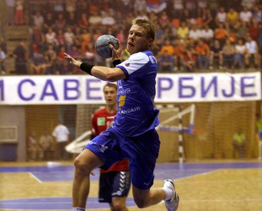Gudjon Valur Sigurdsson (Island) am Ball -  Handball Länderspiel Herren EM Qualifikation 2007, Nationalteam, Nationaltrikot, Serbien - Island 30:29 Einzelbild Nis, Playoffs, Playoff, Play Offs, Off Dynamik, Handball Länderspiel Herren EM Qualifikation 2007, Nationalteam, Nationaltrikot, Serbien - Island 30:29 Einzelbild Nis, Playoffs, Playoff, Play Offs, Off Dynamik,