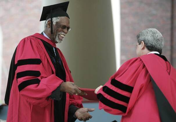 Basketballlegende Bill Russel (li.) nimmt die Ehrendoktorwürde der Harvard University von Vizepräsident Marc Goodheart (beide USA) entgegen - (bos2007060710) Basketball Herren Ehrung 2007, Auszeichnung, Verleihung, Doktor, Doktorwürde, Ehrendoktorwürde, Dr. h.c. honoris causa Gruppe Cambridge Freude, Basketball Herren Ehrung 2007, Auszeichnung, Verleihung, Doktor, Doktorwürde, Ehrendoktorwürde, Dr. h.c. honoris causa Gruppe Cambridge Freude,