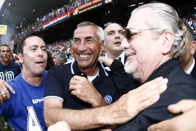 Trainer Edoardo Reja (Mitte) und Präsident Aurelio de Laurentis (beide SSC Neapel, re.) feiern den feststehenden Aufstieg -  Fußball Herren Serie B 2006 2007, 2. Italienische Liga, SSC Neapel, Napoli Gruppe Genua Freude, Fußball Herren Serie B 2006 2007, 2. Italienische Liga, SSC Neapel, Napoli Gruppe Genua Freude,