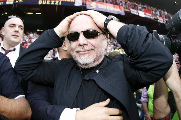Präsident Aurelio de Laurentis (SSC Neapel) ist nach dem feststehenden Aufstieg fassungslos -  Fußball Herren Serie B 2006 2007, 2. Italienische Liga, SSC Neapel, Napoli Einzelbild Genua Fußball Herren Serie B 2006 2007, 2. Italienische Liga, SSC Neapel, Napoli Einzelbild Genua