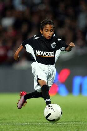 Loic Anderson am Ball während des Abschiedsspiels seines Vaters Sonny Anderson (Brasilien) - (pan20704) Fußball Herren Sonny Andersons Abschiedsspiel 2007, Abschied, verabschieden, Verabschiedung, Jubile Einzelbild Lyon Dynamik, Fußball Herren Sonny Andersons Abschiedsspiel 2007, Abschied, verabschieden, Verabschiedung, Jubile Einzelbild Lyon Dynamik,
