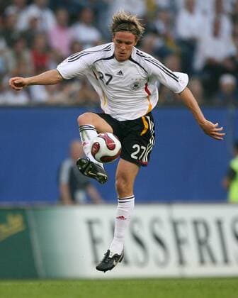 Clemens Fritz (Deutschland) am Ball Fußball Länderspiel Herren EM Qualifikation 2007, Nationalmannschaft, Nationaltrikot, Deutschland Einzelbild Hamburg Dynamik, Fußball Länderspiel Herren EM Qualifikation 2007, Nationalmannschaft, Nationaltrikot, Deutschland Einzelbild Hamburg Dynamik,